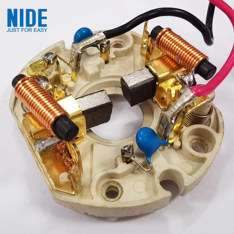 Kiel Karbonaj Brosoj Plibonigas Motoran Efikecon kaj Longvivecon